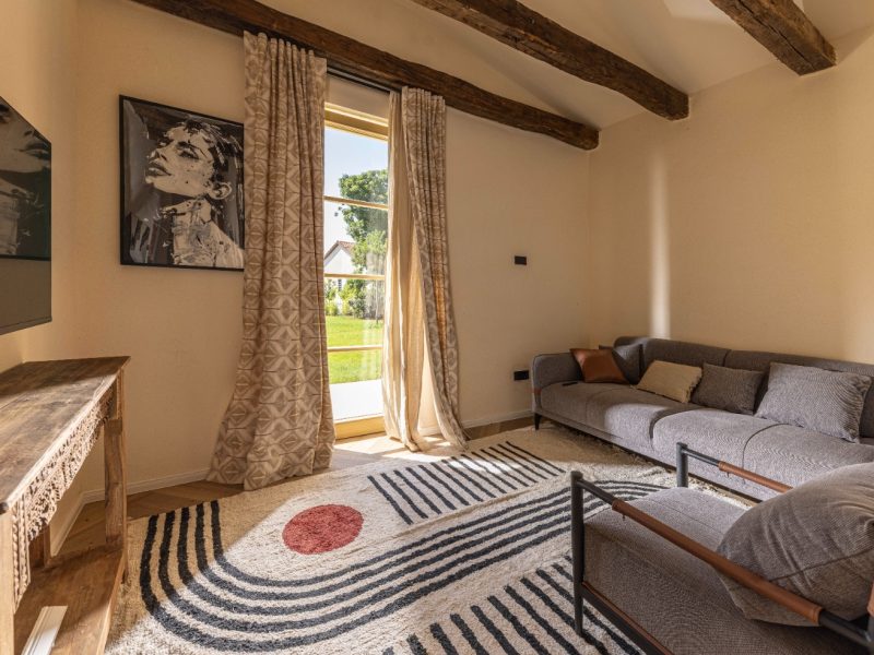 Master Suite - Living Room Master Suite - Living Room